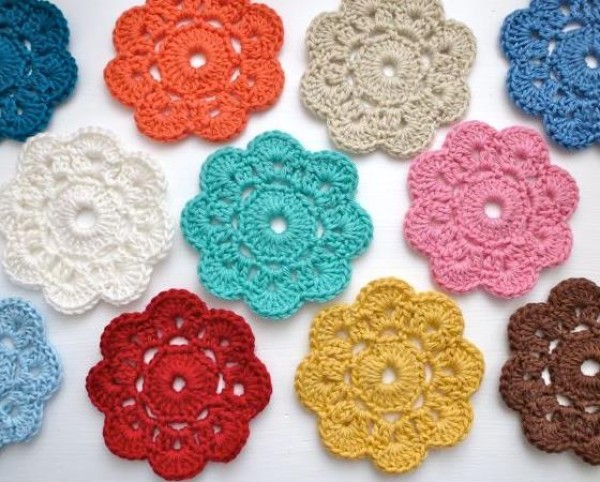 Several knitting patterns that can be used in handknitted Christmas gifts