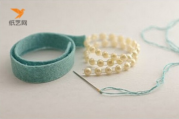 How to DIY a bracelet? Super simple non-woven pearl Valentine’s Day bracelet making tutorial illustration