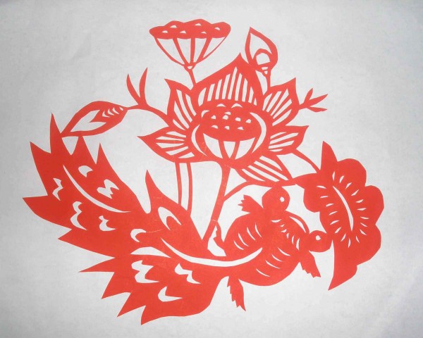 The meaning of the combination of lotus and fish in Zhongyang Luliang folk paper-cutting