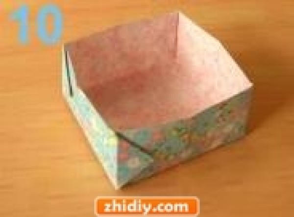 Let’s make a simple origami box together, no origami basics required