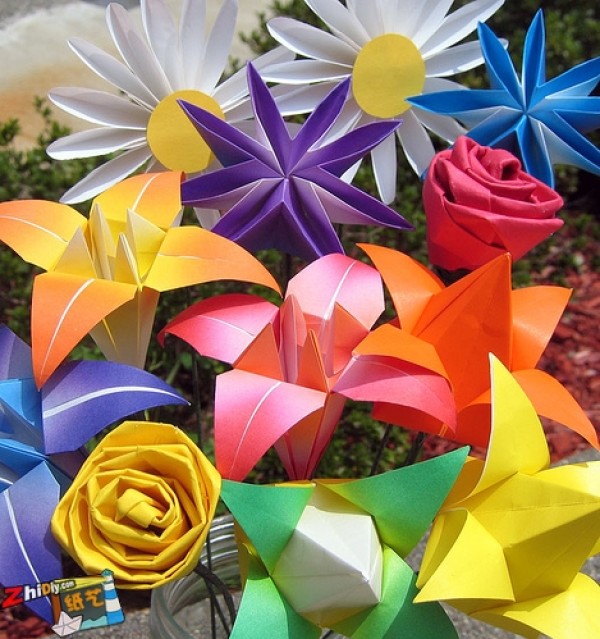 Appreciation of simple origami flowers