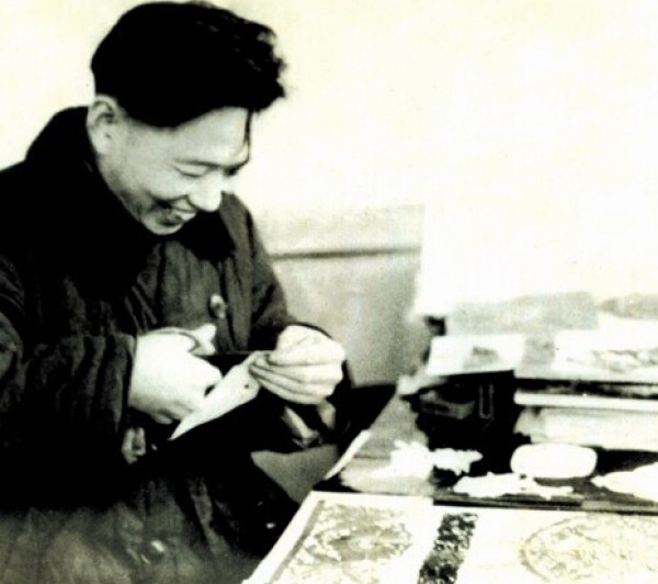 Zigong folk paper-cutting artist—Yu Manbai