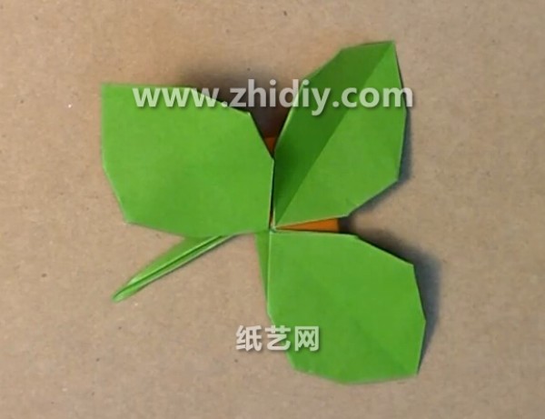 Tutorial on how to fold origami rose leaves