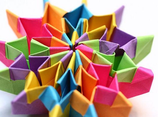 Origami encyclopedia illustrated video tutorial to teach you step-by-step tutorial on origami fireworks for festivals