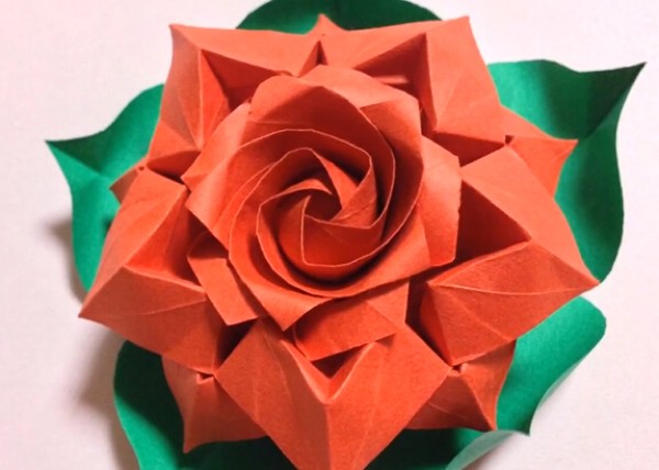 Origami rose video tutorial teaches you how to fold origami roses