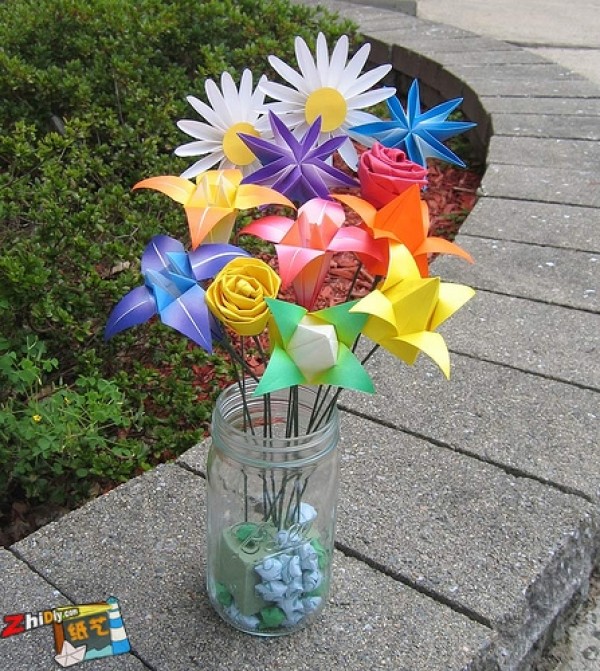 Appreciation of simple origami flowers