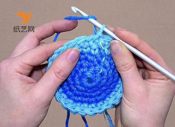 A complete tutorial on basic knitting methods with stick stitches