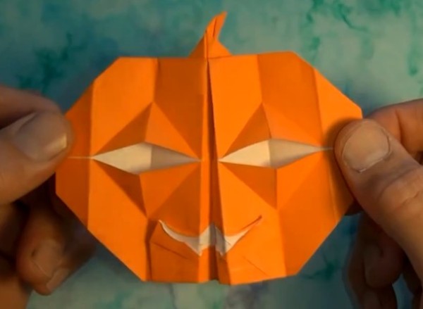 Halloween origami Jack-O-Lantern making video shows you step-by-step instructions on how to make origami Jack-O-Lantern that can blink.