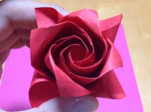 Tutorial on how to fold paper roses - Windmill rose handmade origami video tutorial