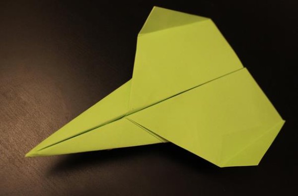 Video tutorial on how to fold the Superman origami glider to teach you how to make the King of the Air origami plane