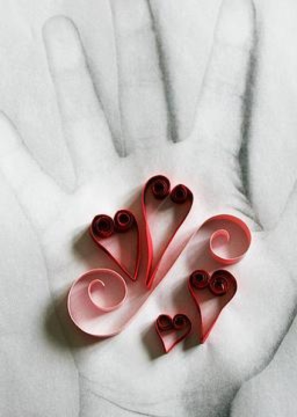 Basics of paper quilling—making paper quilling heart shapes