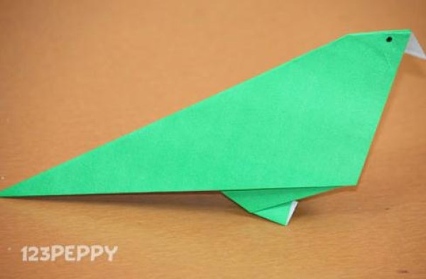 Childrens origami bird encyclopedia teaches you step by step how to make simple origami parrots for children