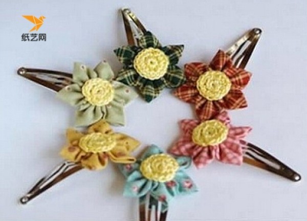 How to make a card? Illustrated tutorial on making simple crochet flower hairpins by hand