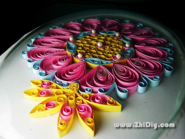 Appreciation of paper quilling works