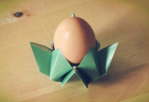 Easter Origami Encyclopedia teaches you how to fold Easter origami flowers, colored eggs and egg holders