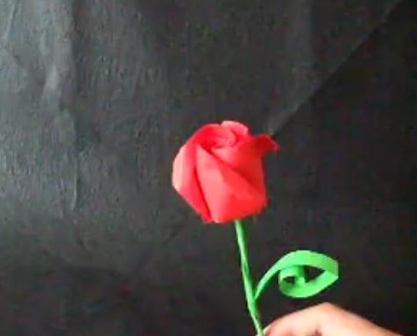 [Origami Video] Simple origami roses for Valentine’s Day—Origami Abu