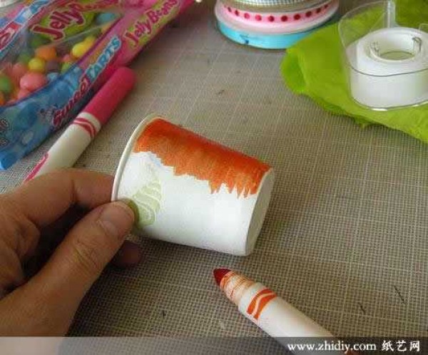 Tutorial on turning paper cups into paper baskets