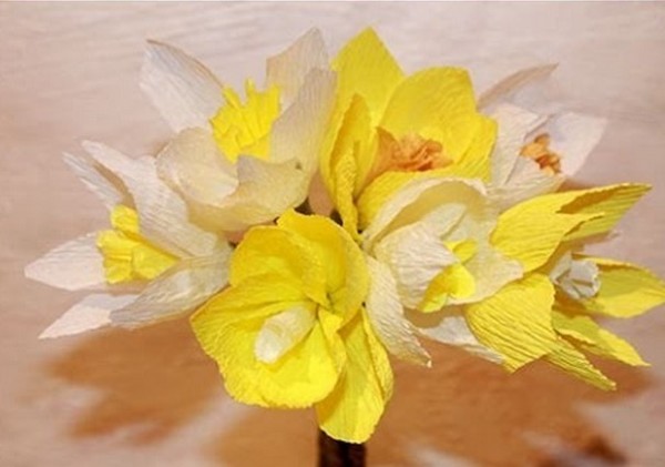 Complete collection of paper flowers for Womens Day. Tutorial on making daffodils from crepe paper.