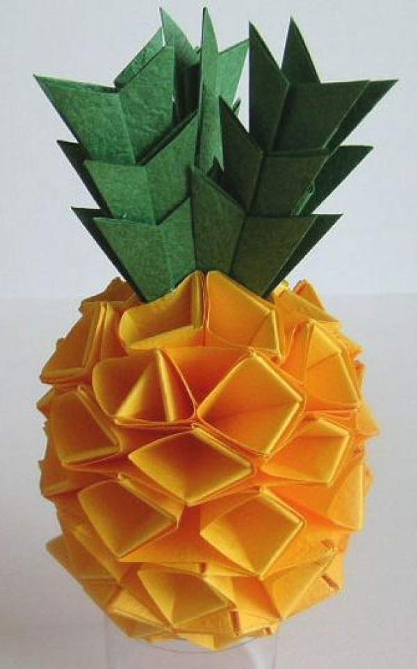 Illustrated tutorial for making origami pineapple