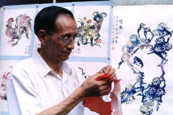 Zigong folk paper-cutting artist—Xiang Shengxiang