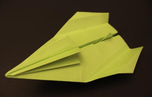 Video tutorial on how to fold the King of the Air handmade origami glider