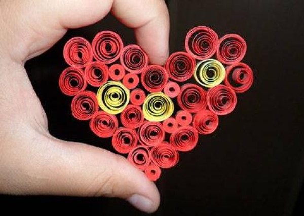 Simple three-dimensional paper heart gift handmade tutorial for Valentines Day