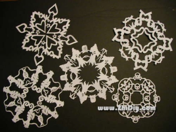 5 intricate paper-cut snowflakes [There’s always something you’ll like]