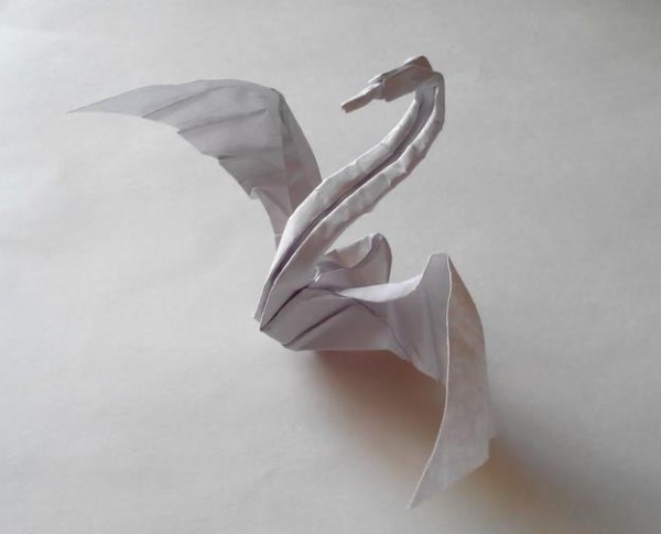 Origami swan handmade tutorial teaches you how to fold three-dimensional origami swans