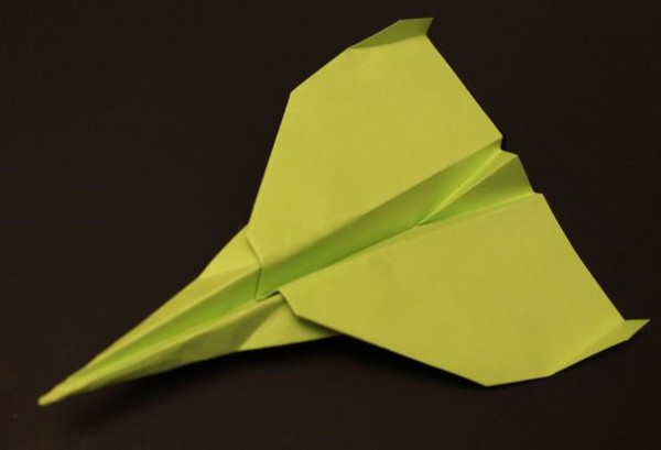 How to fold a paper airplane. Teach you the classic and simple origami fighter. Video tutorial on handmade origami.