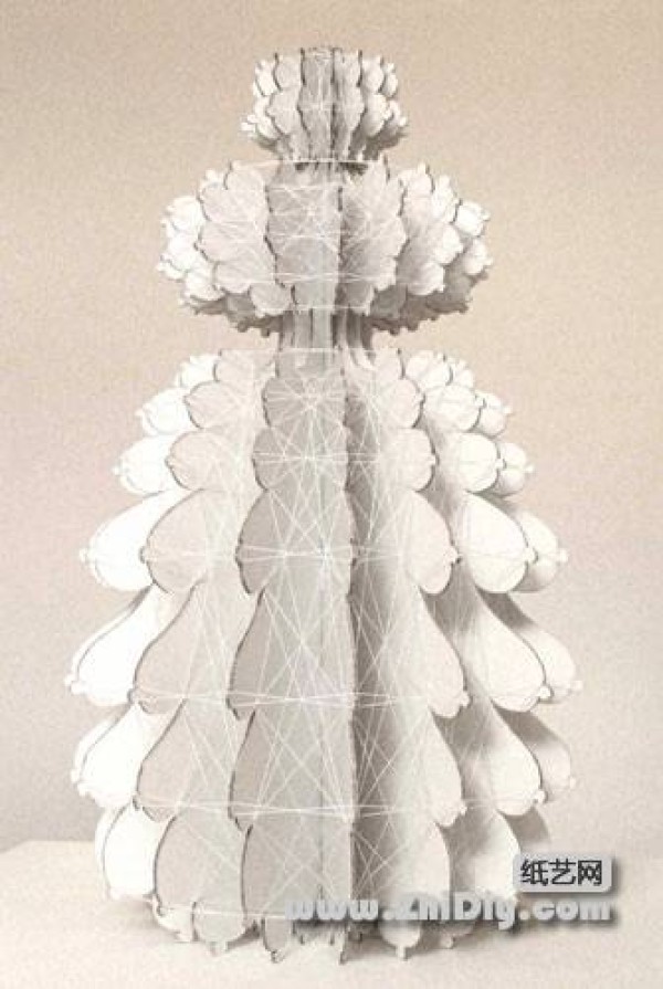 Ferry Staverman’s dreamy paper sculptures