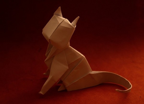 Three-dimensional handmade origami cat origami tutorial—J. Aníbal Voyer