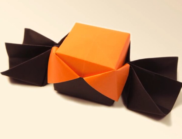 Handmade origami video tutorial for Halloween origami bat origami box