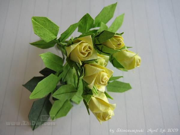 Shimizu Satsuki’s origami mini rose bouquet