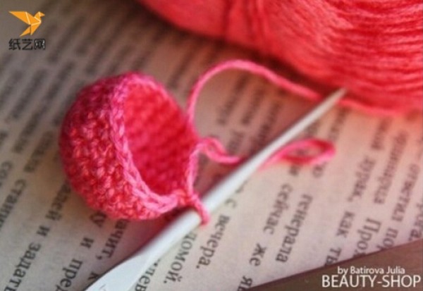 Handmade crochet cute heart-shaped knitting tutorial illustration