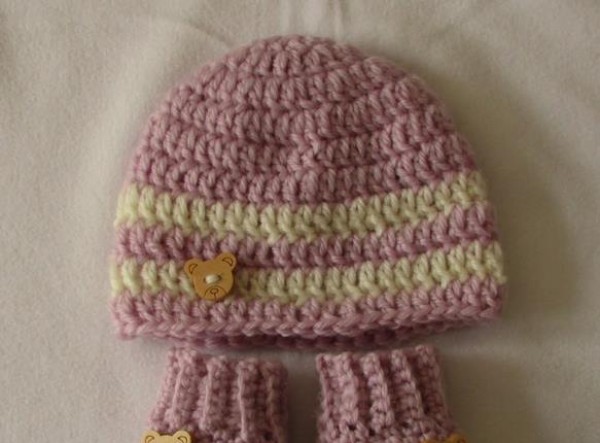 Baby hat crochet handmade tutorial teaches you step by step how to crochet a simple baby hat