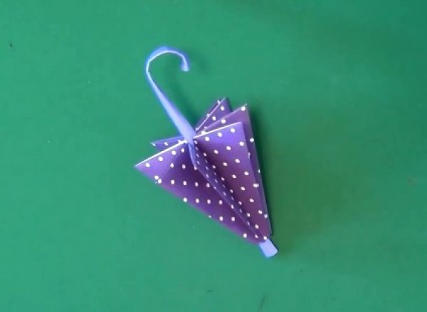 Origami tutorial teaches you how to fold an origami umbrella step by step