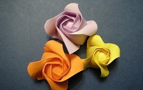 Illustrated tutorial on how to fold a four-petal origami rose