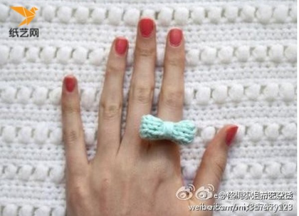 Illustration of hand knitting tutorial for cute bow ring knitting with stick stitches