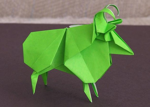 Handmade video tutorial on how to fold origami sheep