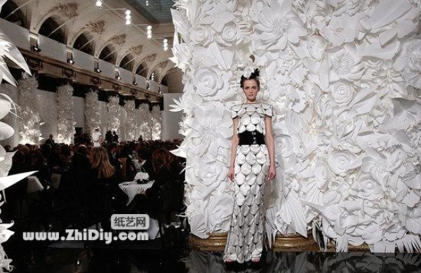 The World of Paper Flowers: Chanel 2009 Spring Fashion Design Exhibition