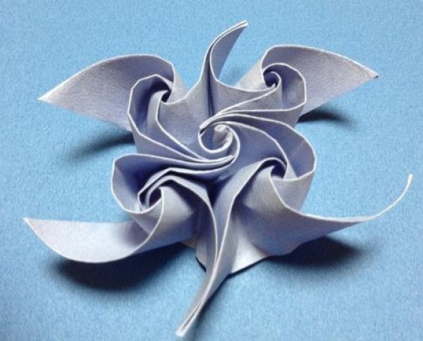 A complete collection of paper rose folding methods - super cool six-petal rotating origami rose video tutorial