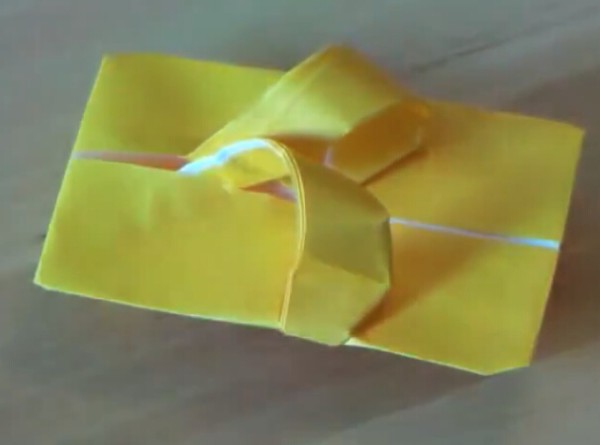 Video tutorial on how to make origami clogs