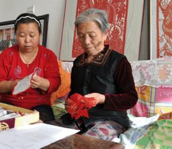 Bai Fenglian—Master of Ansai paper-cutting art