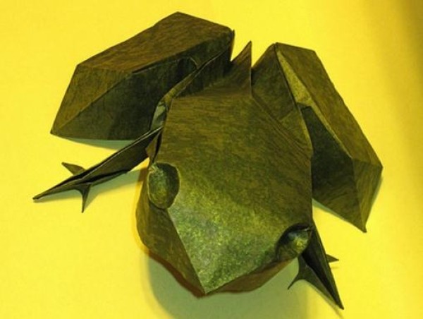 Paper frog origami encyclopedia with illustrated folding instructions and video tutorials to teach you step by step how to fold a paper frog.