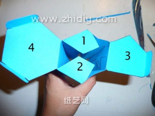 Illustrated tutorial on hand-making of Pyramid Star small gift box