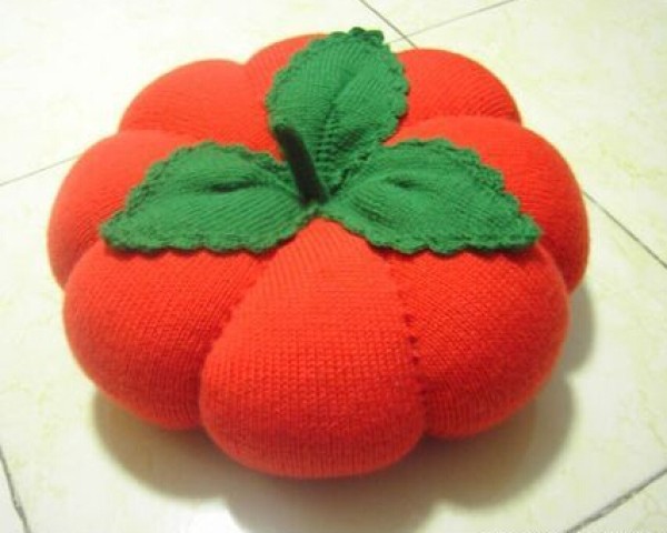 Tutorial on the process of knitting cute pumpkins by hand crocheting with wool