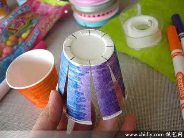 Tutorial on turning paper cups into paper baskets