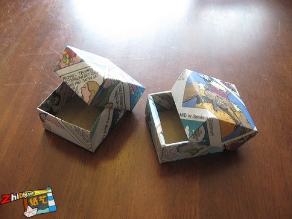 Used newspapers and magazines to make origami boxes [practical]