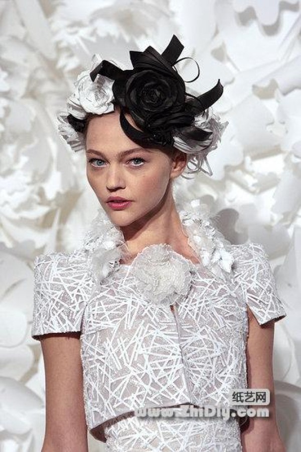 The World of Paper Flowers: Chanel 2009 Spring Fashion Design Exhibition