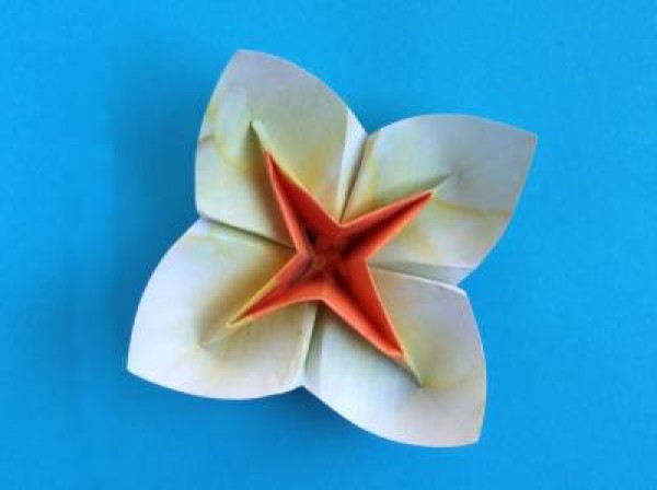 Four-petal simple origami flower tutorial